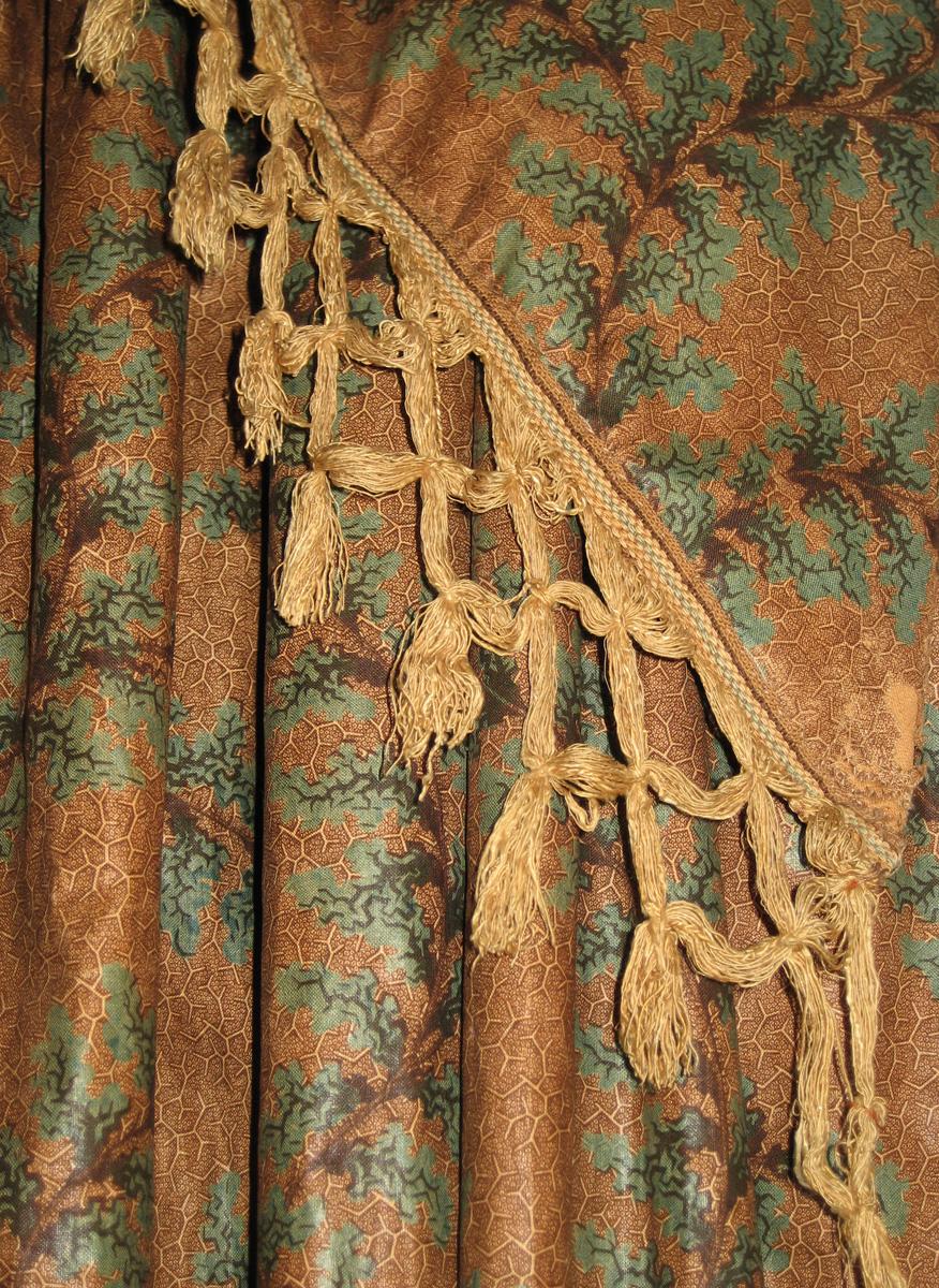 1952.0324 window curtain fringe detail