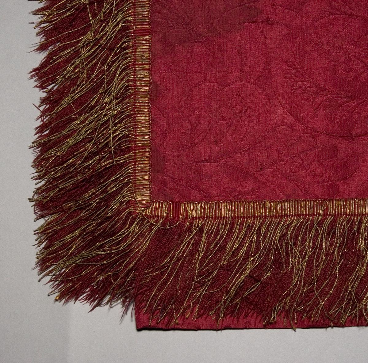 1957.1275 B Window Hanging, Side Curtain, Edge Detail