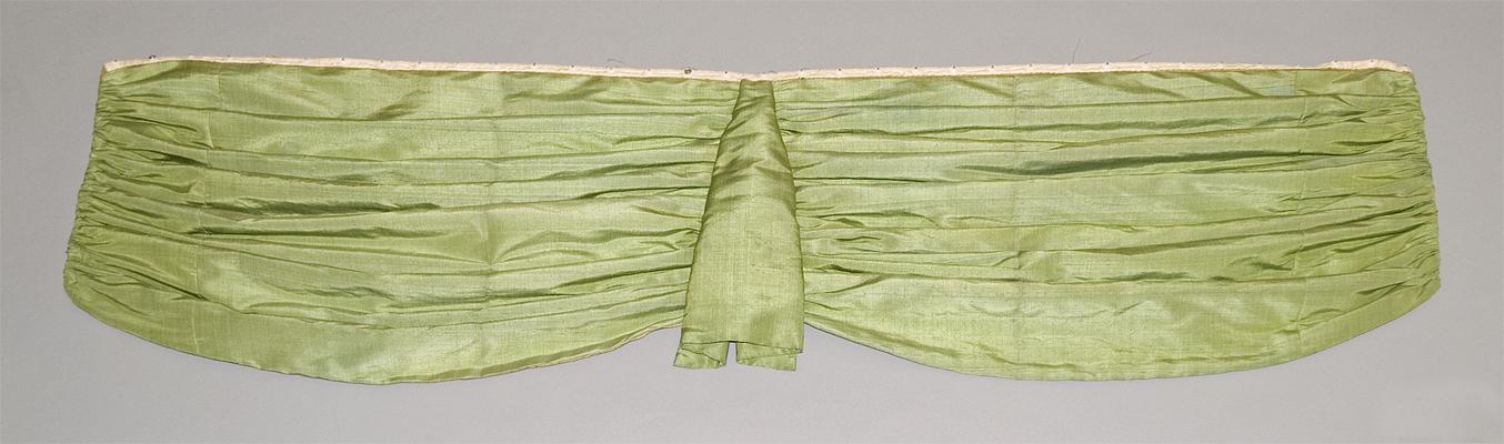 1957.1276 c Window hanging, Valance