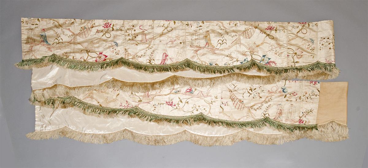 1957.1277.001 bed hanging, valance