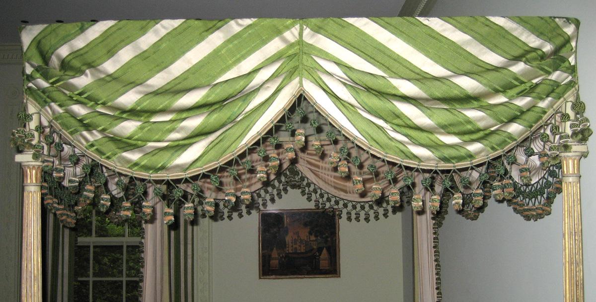 1957.1279.005 Bed hanging, Top valance  View 1