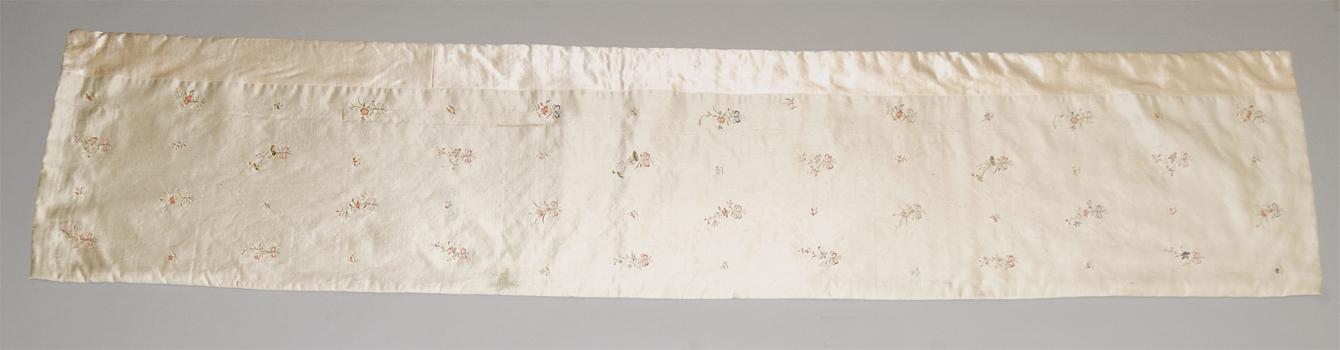 1957.1279.007 Bed hanging, Valance