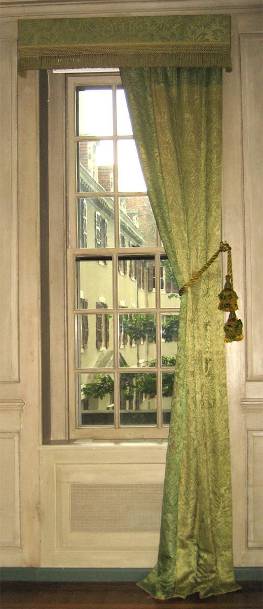 1957.1284.001 Window treatment