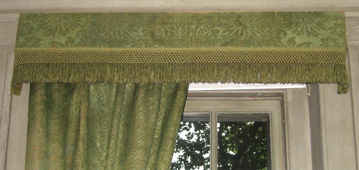 1957.1284.002 valance