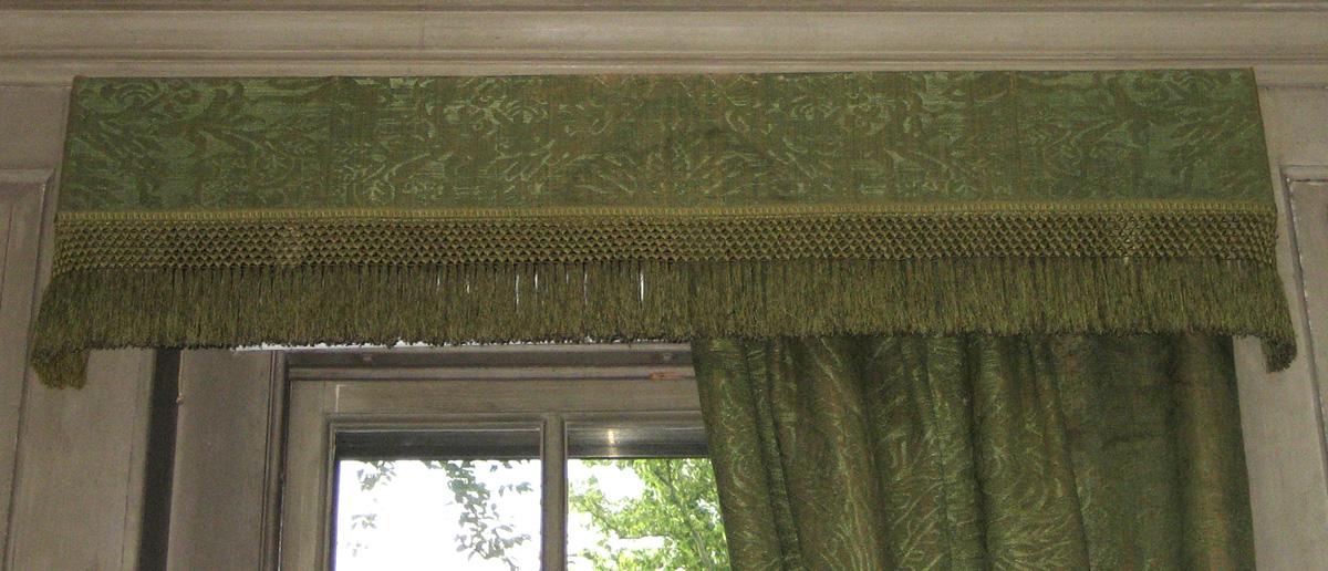 1957.1284.003 Valance