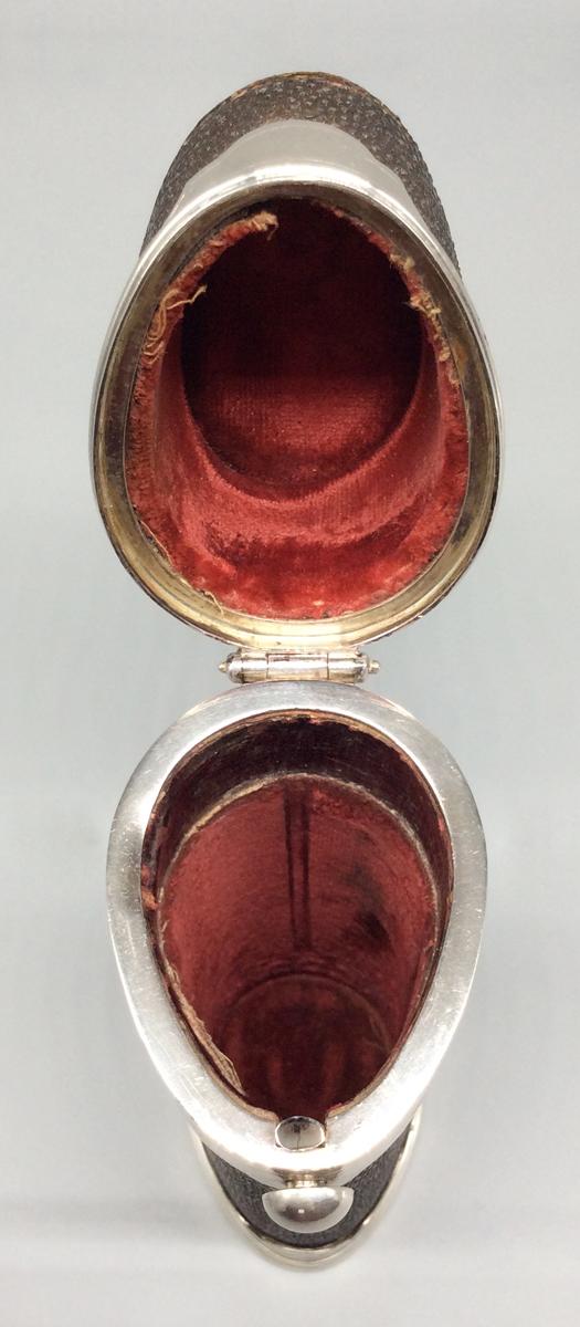 1975.0015 A Case for bottle and cup, view5