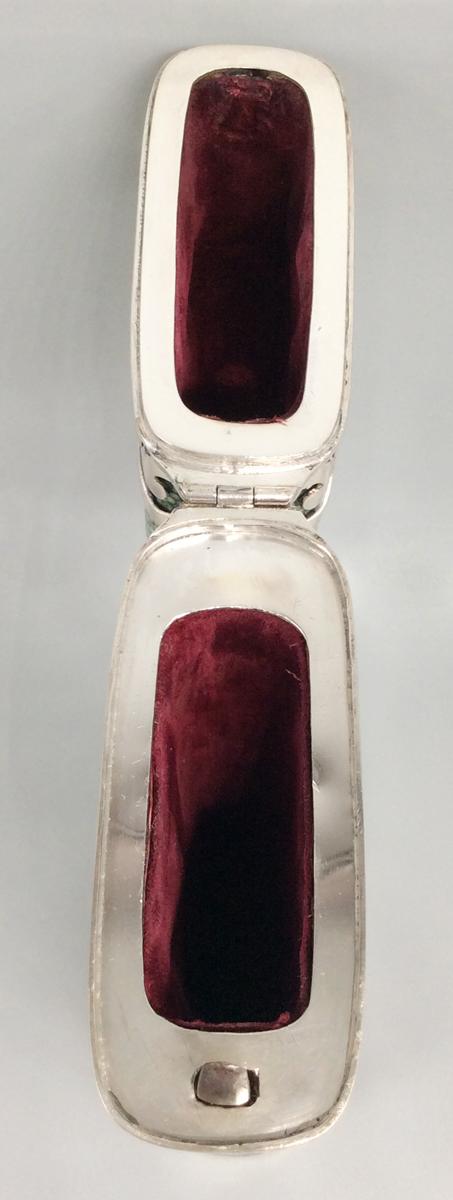 1975.0016 A-D Case with bottle, view7