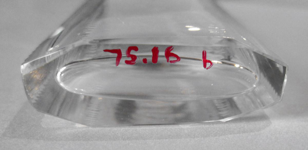 1975.0016 B Bottle, underside