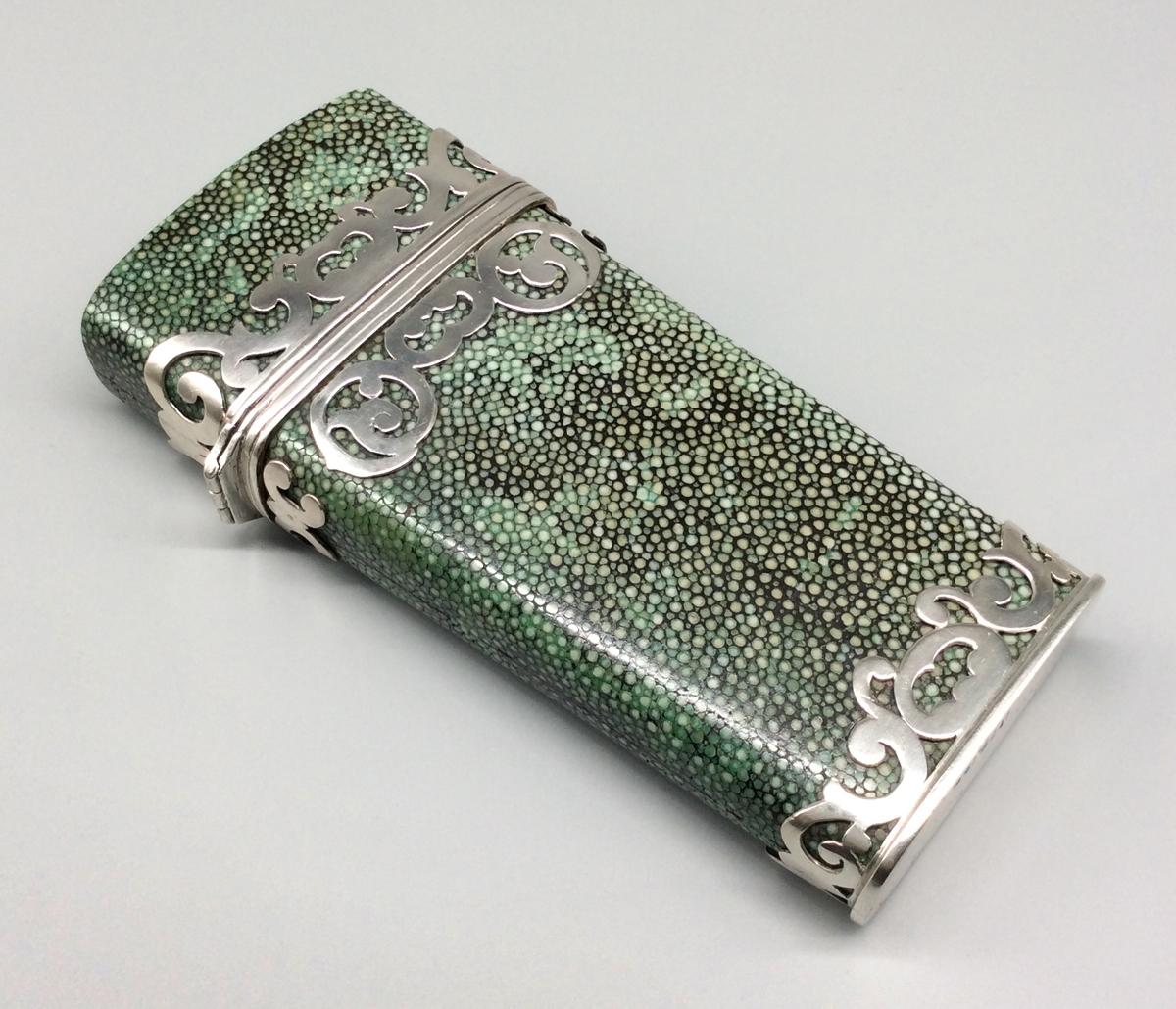 1975.0016 A-D Case with bottle, view2