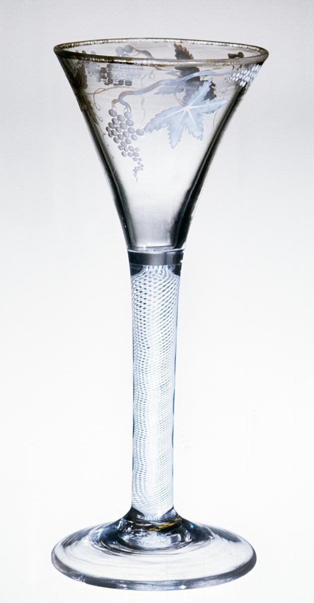 1975.0043.001 Glass (view 2)