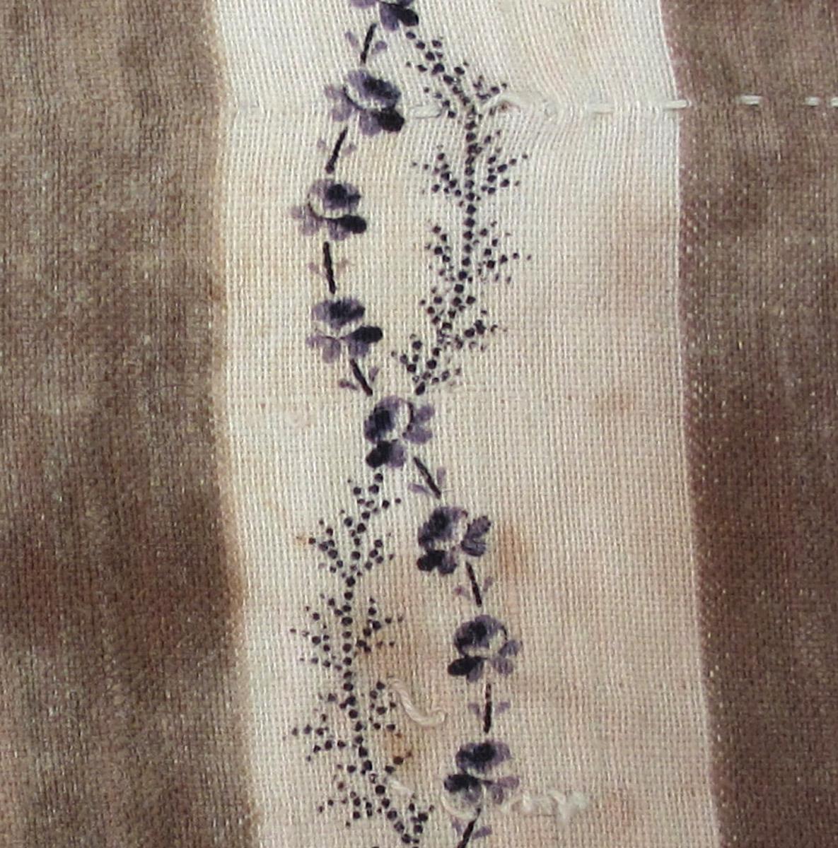 1975.0071.024 textile, printed detail
