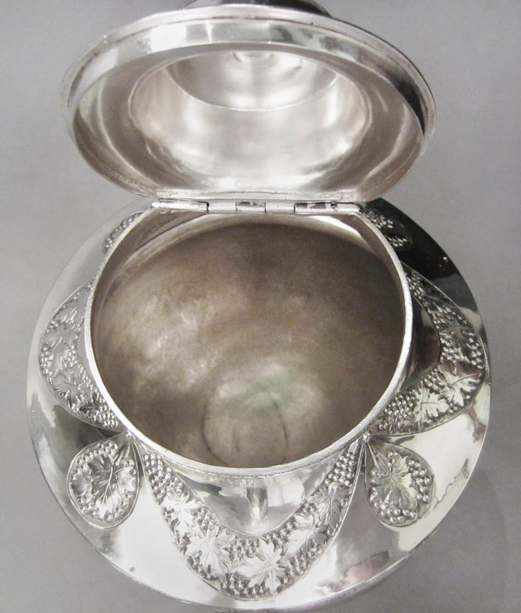 1975.0080.001 Coffee pot, interior