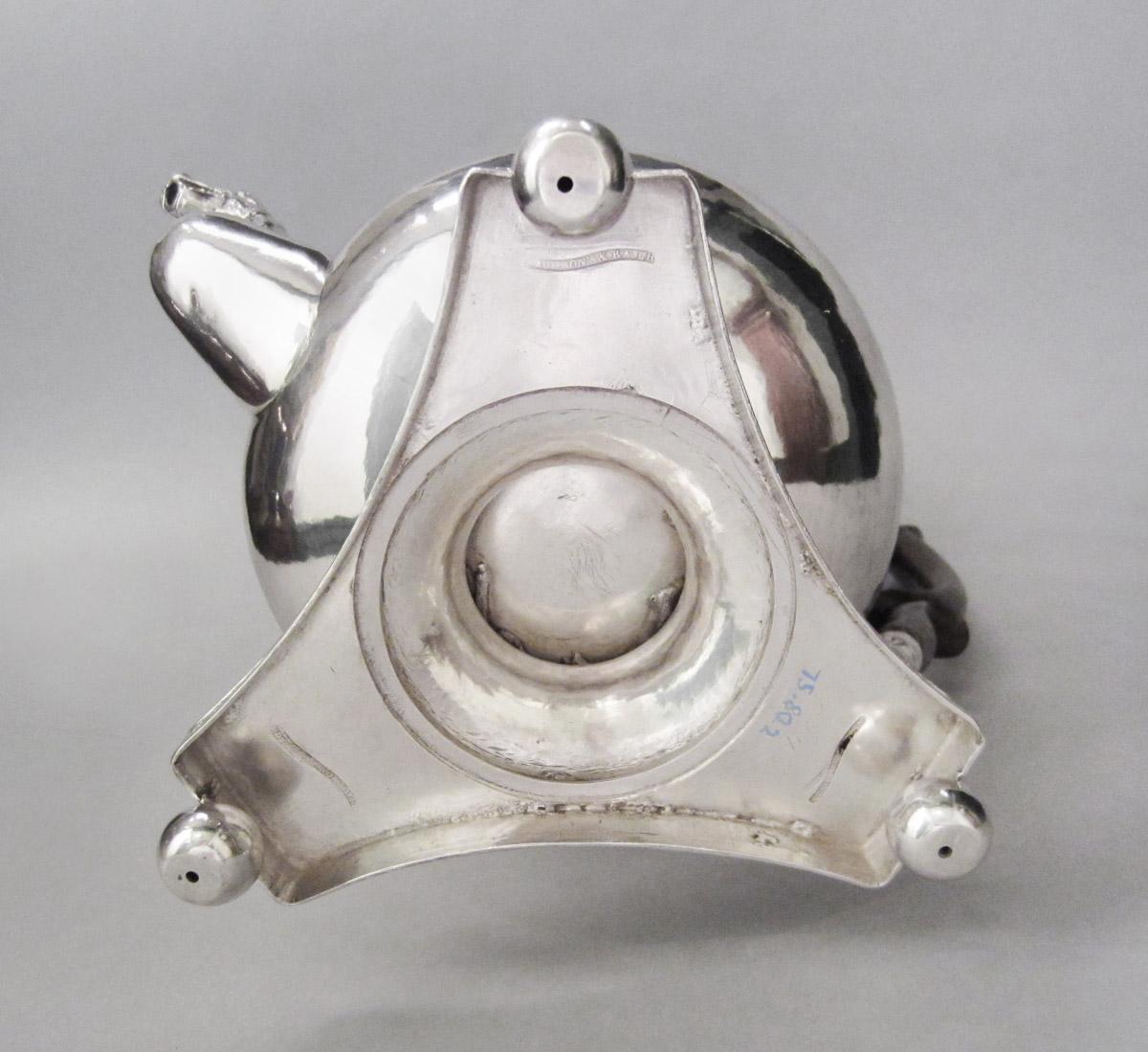 1975.0080.002 Teapot, underside