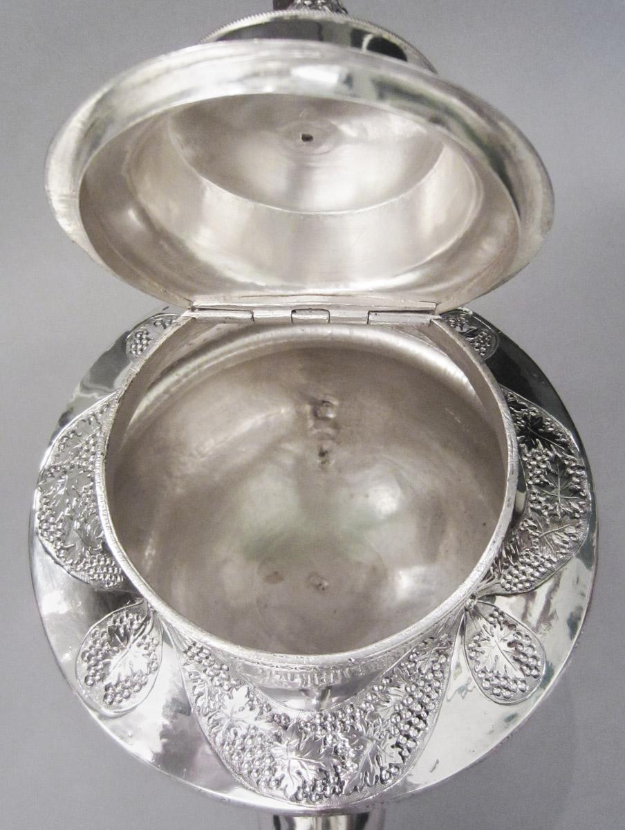 1975.0080.002 Teapot, interior
