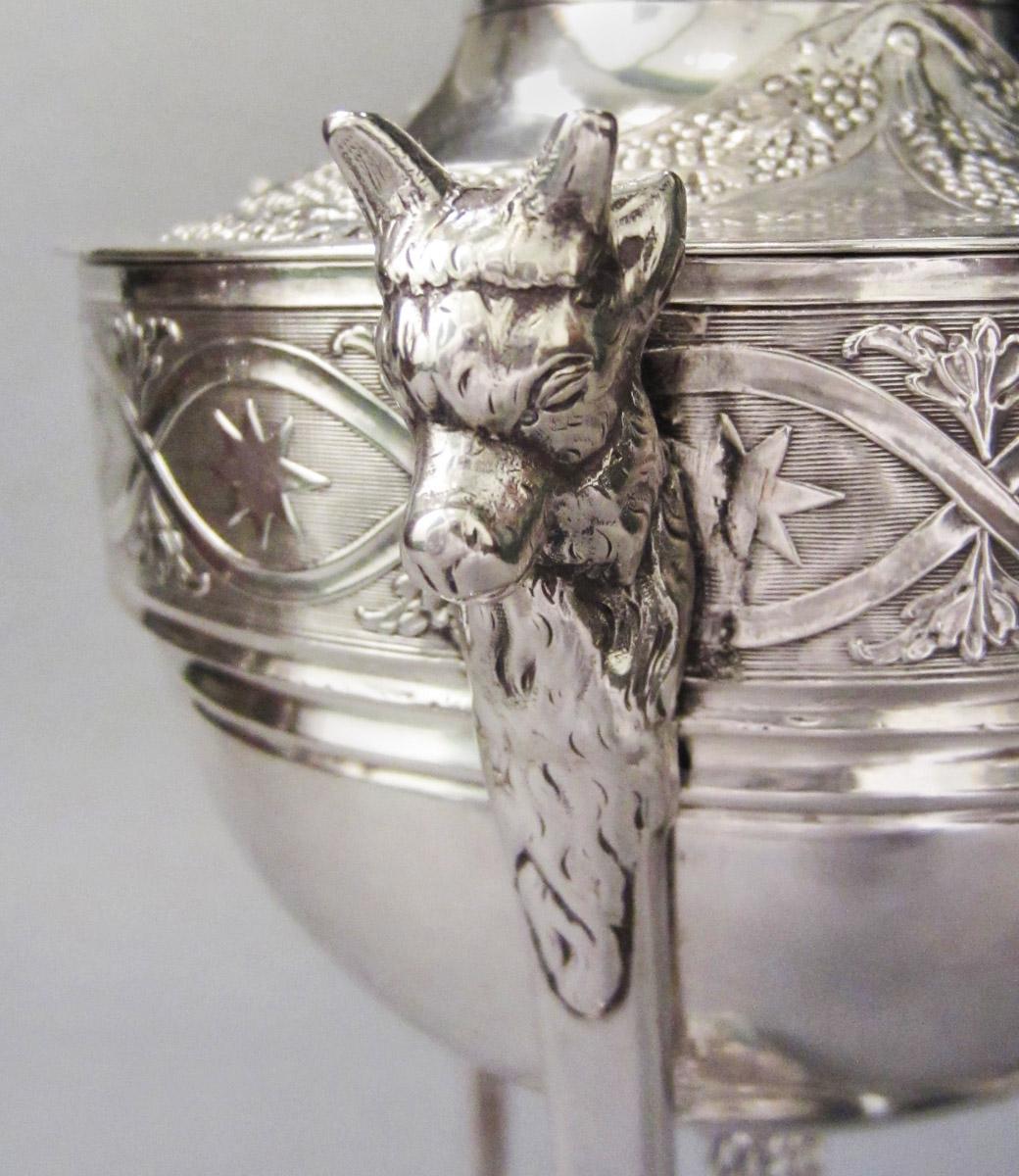 1975.0080.003 A Sugar bowl, detail 1