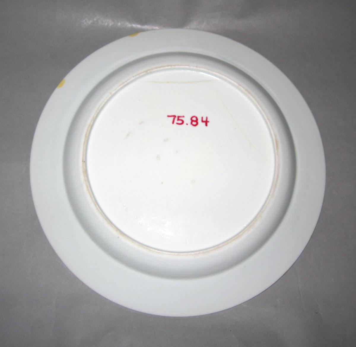 1975.0084 Porcelain plate underside