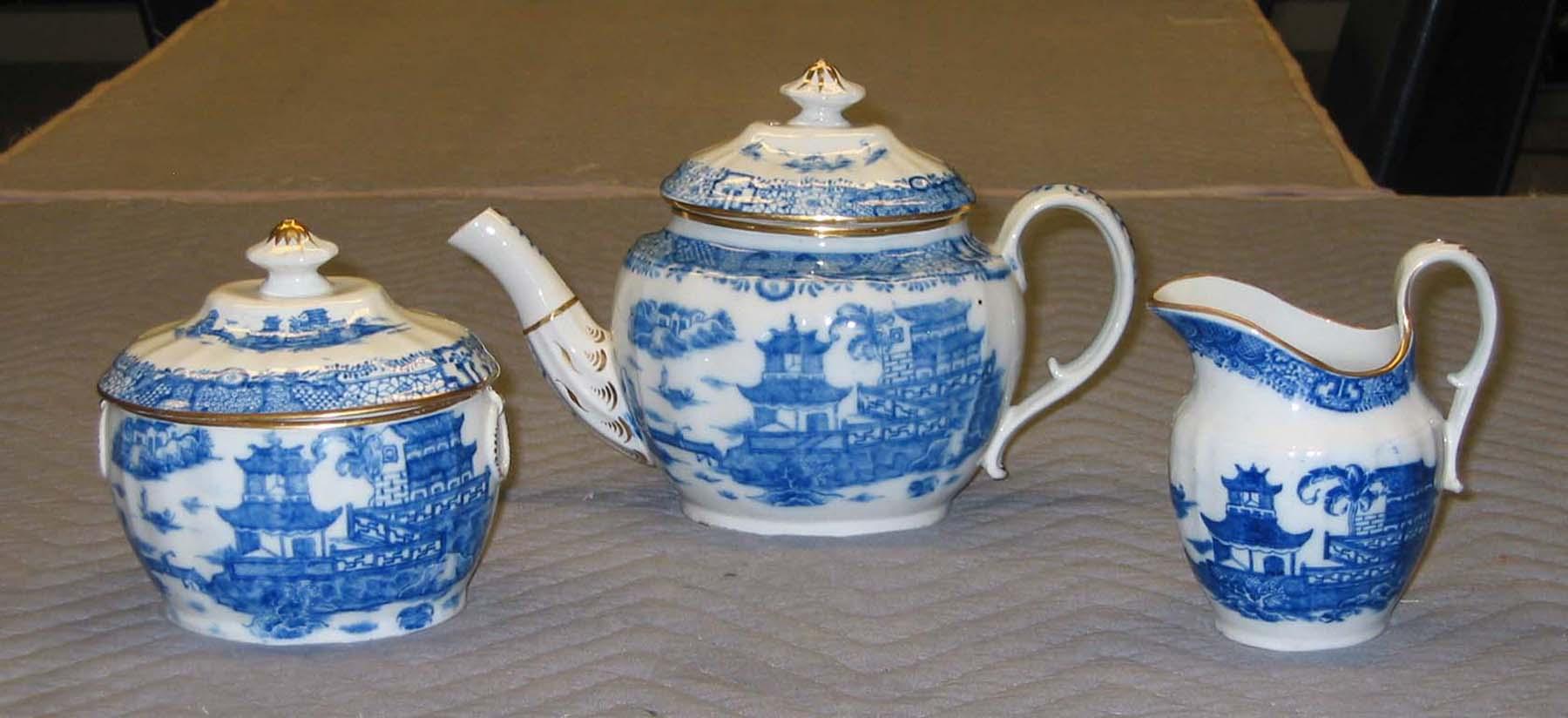 1975.0085.001-.003 Blue-printed teaware