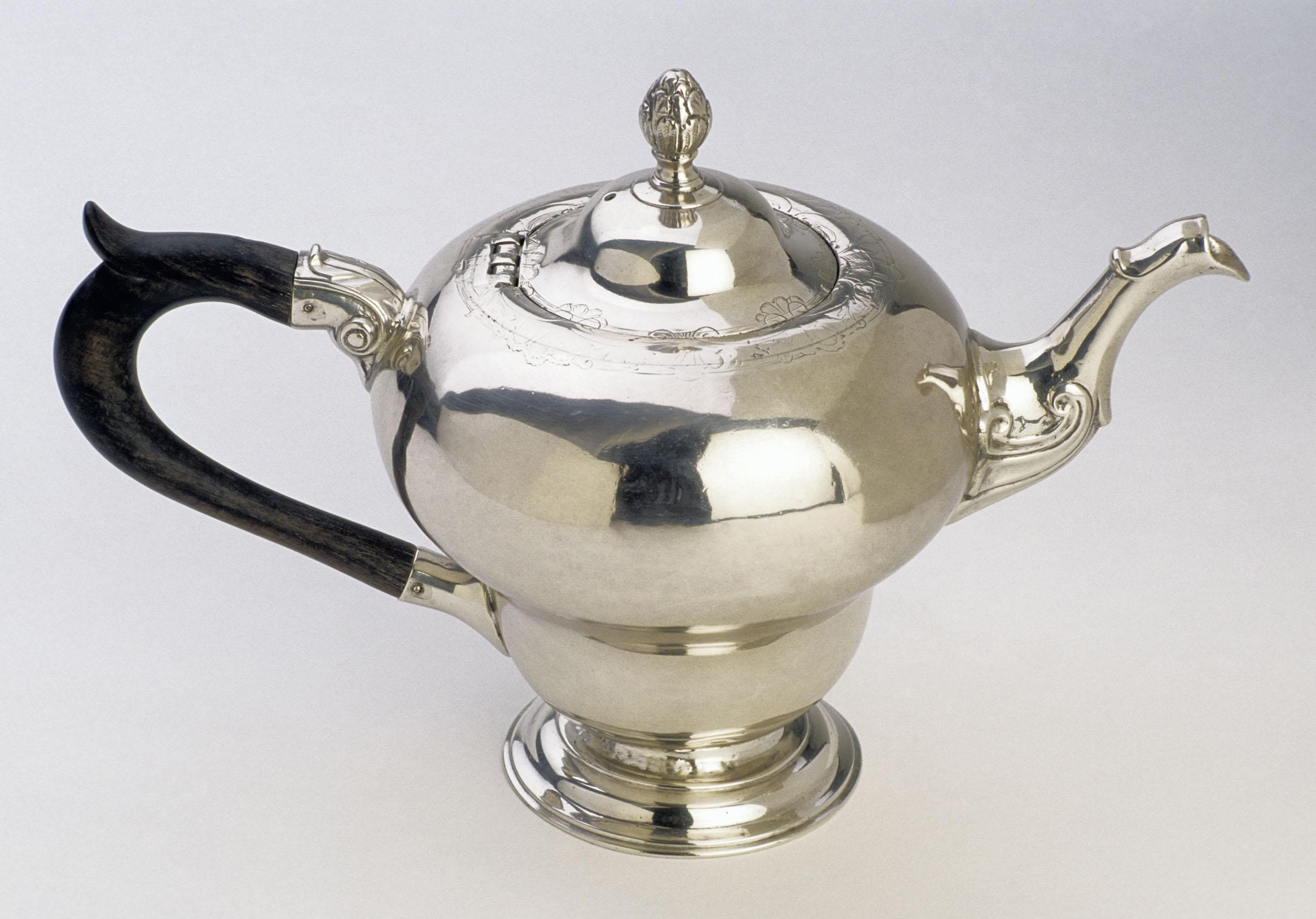 1975.0088 Teapot, view 1