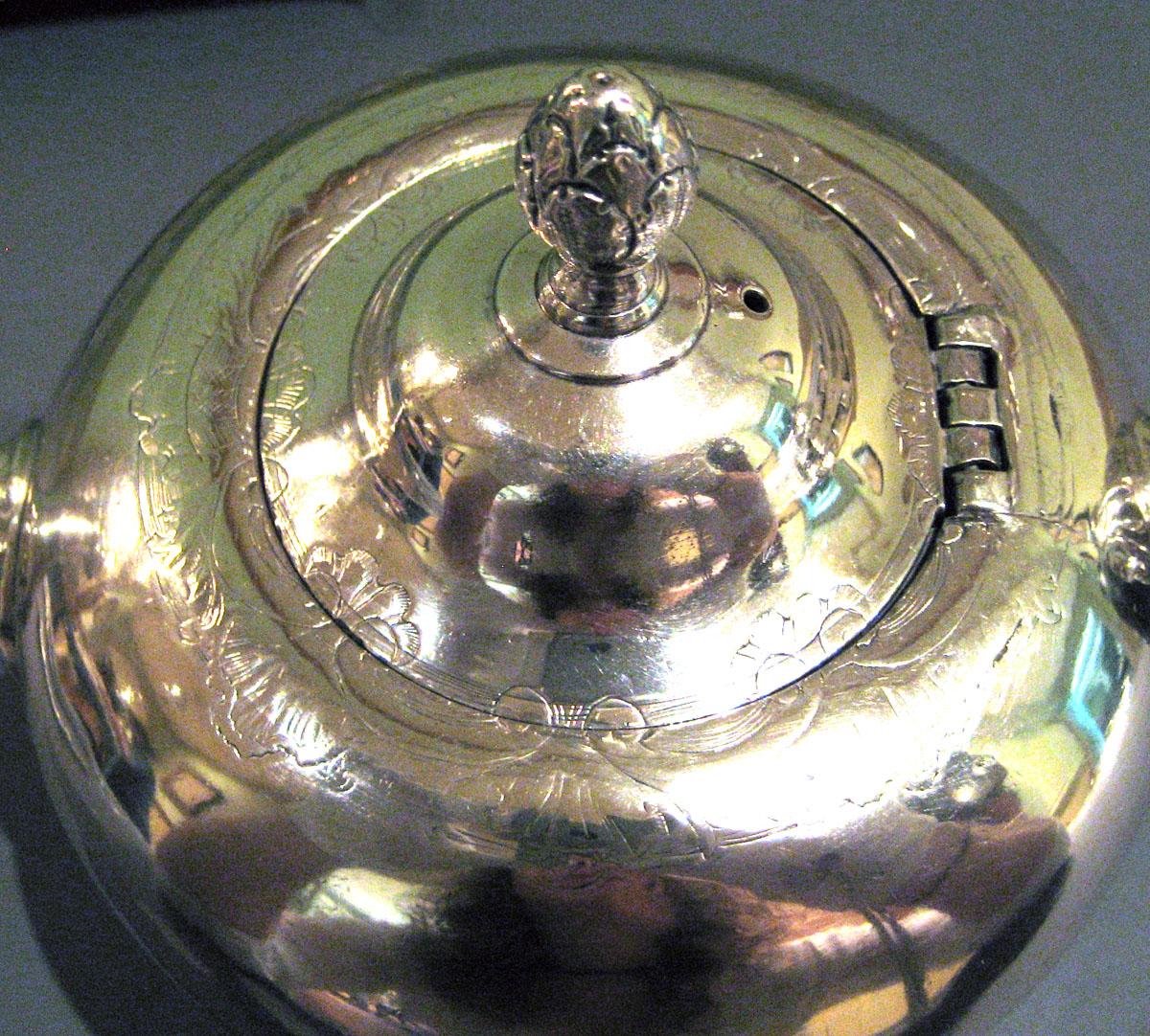 1975.0088 Silver Teapot detail lid