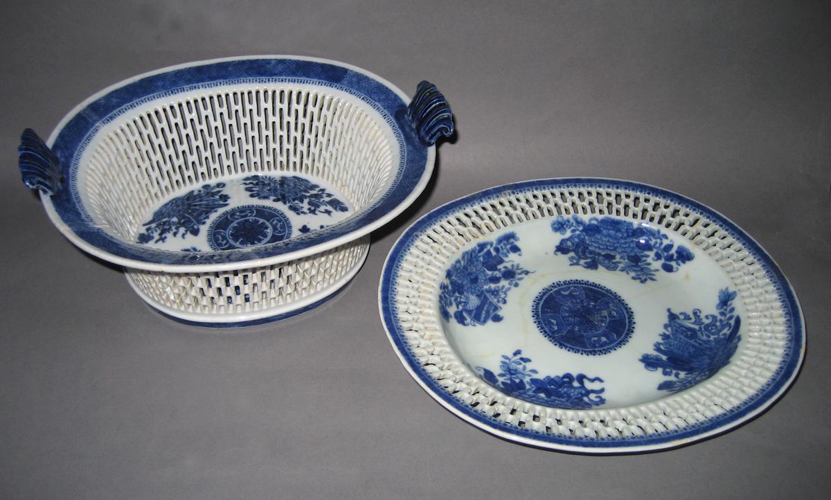 1975.0097 A, B Basket and stand top view