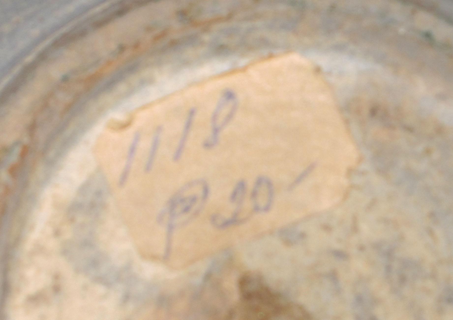 1975.0098 Stoneware dish underside label