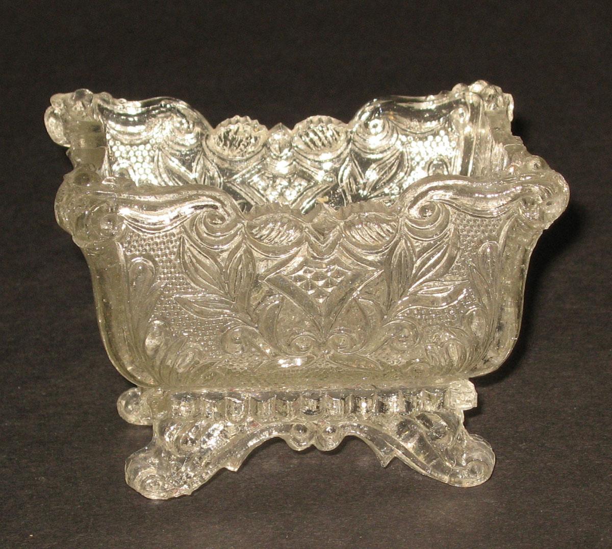 1975.0101 Glass salt dish