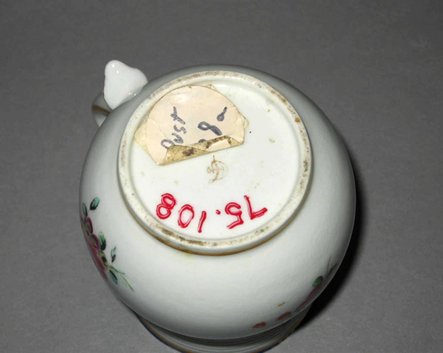 1975.0108 Derby porcelain mug (mark)