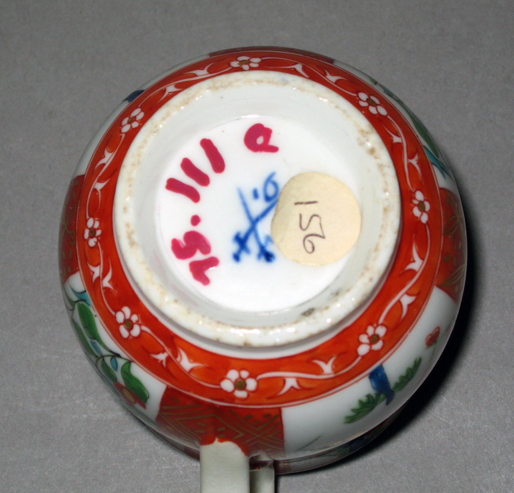 1975.0111 A Worcester porcelain coffee cup (mark)