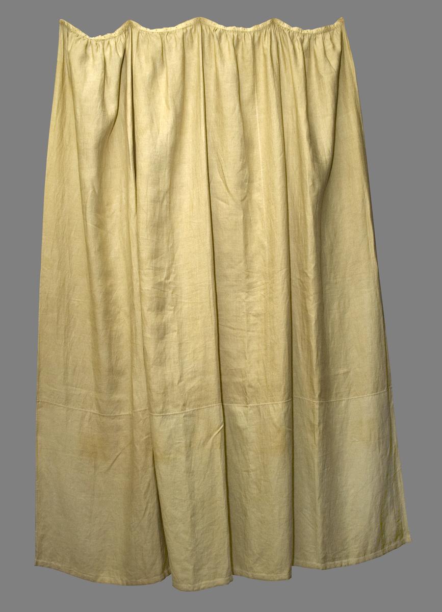1952.0326.005 A Bed Hanging, Headcloth