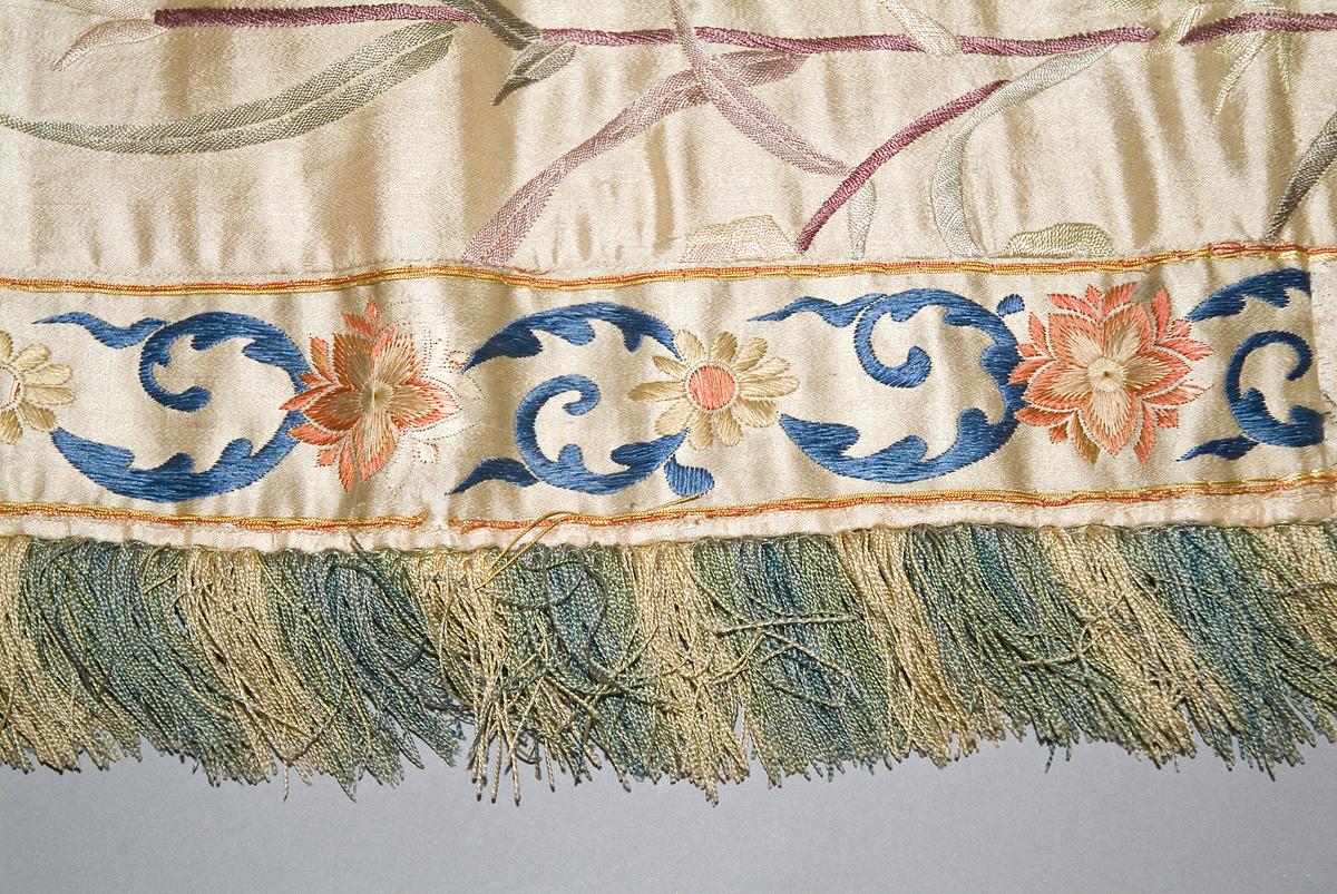 1957.1292  Window hanging, valance trim detail