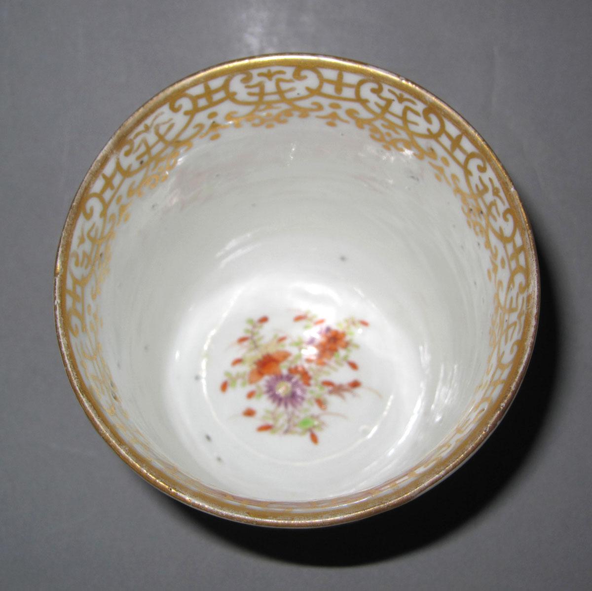 1975.0131 Porcelain cup top