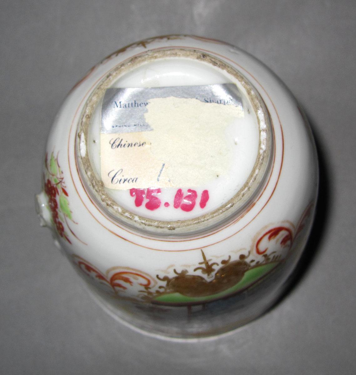 1975.0131 Porcelain cup underside