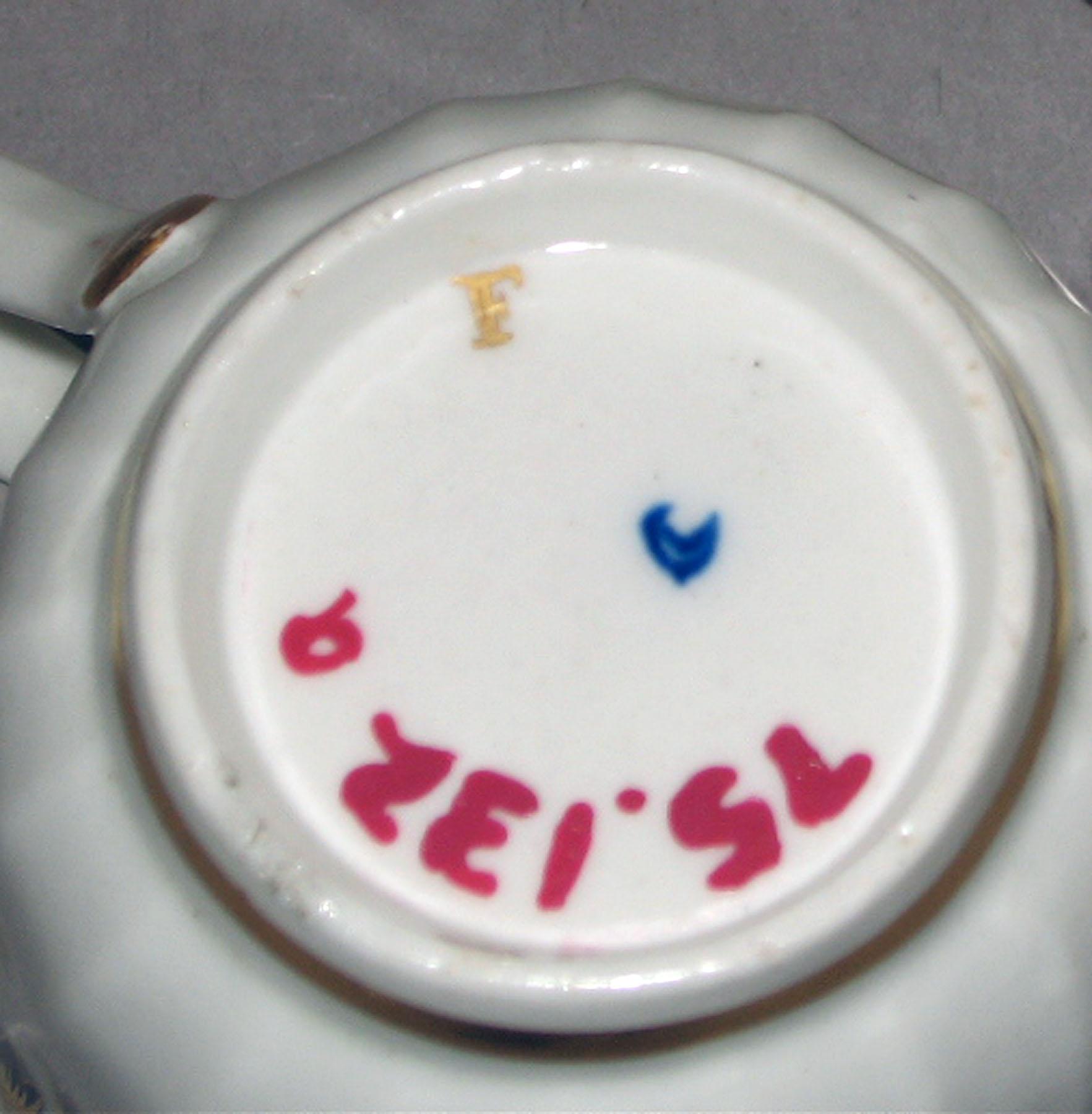1975.0132 A Flight period Worcester teacup (mark)