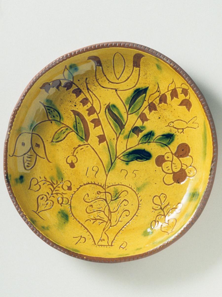 1975.0137 Dish
