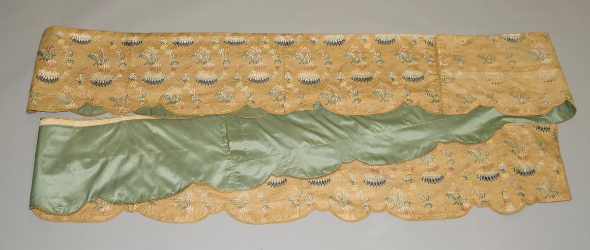 1957.1294 a Bed hanging, valance