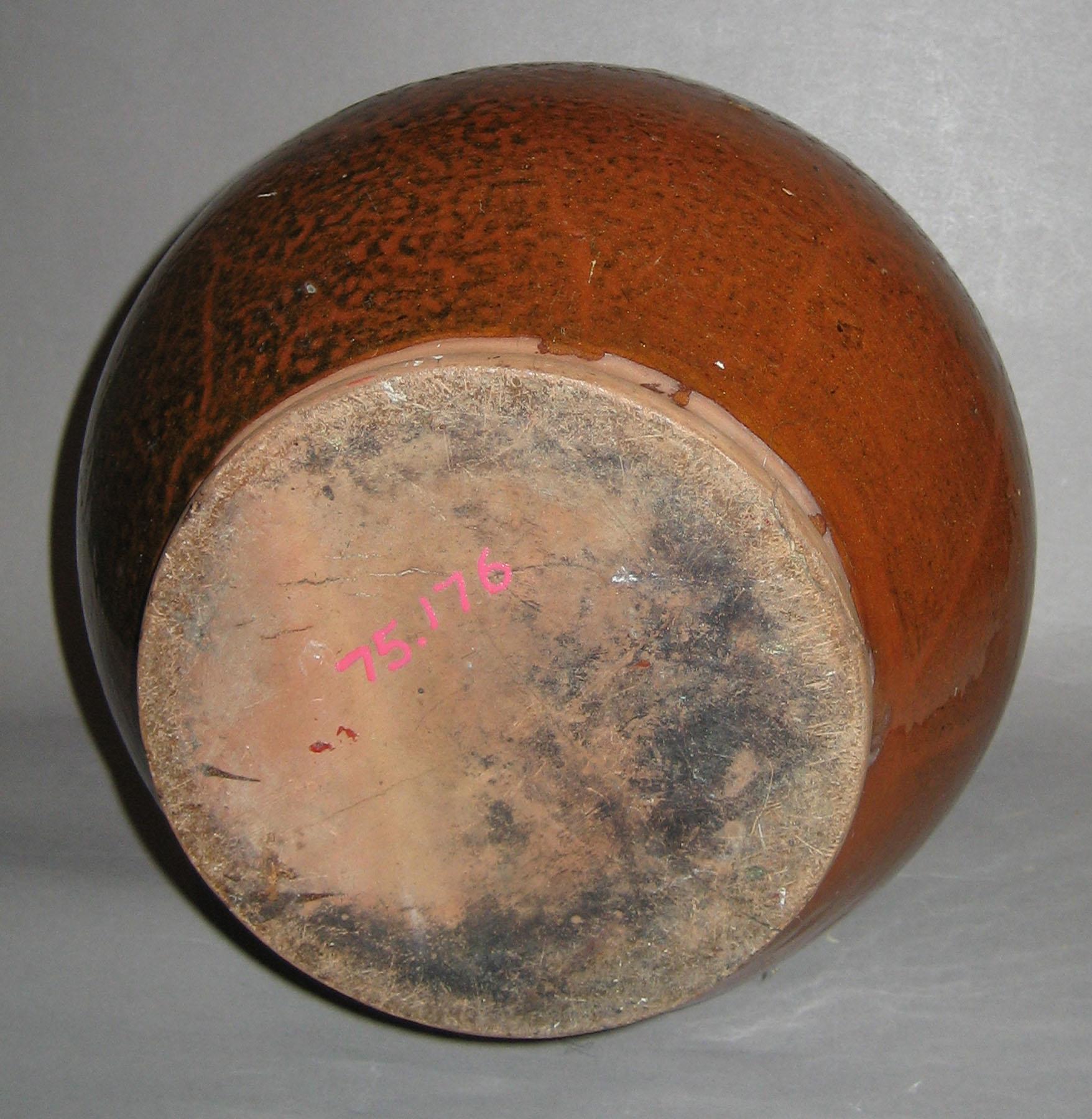 1975.0176 Jar (bottom)