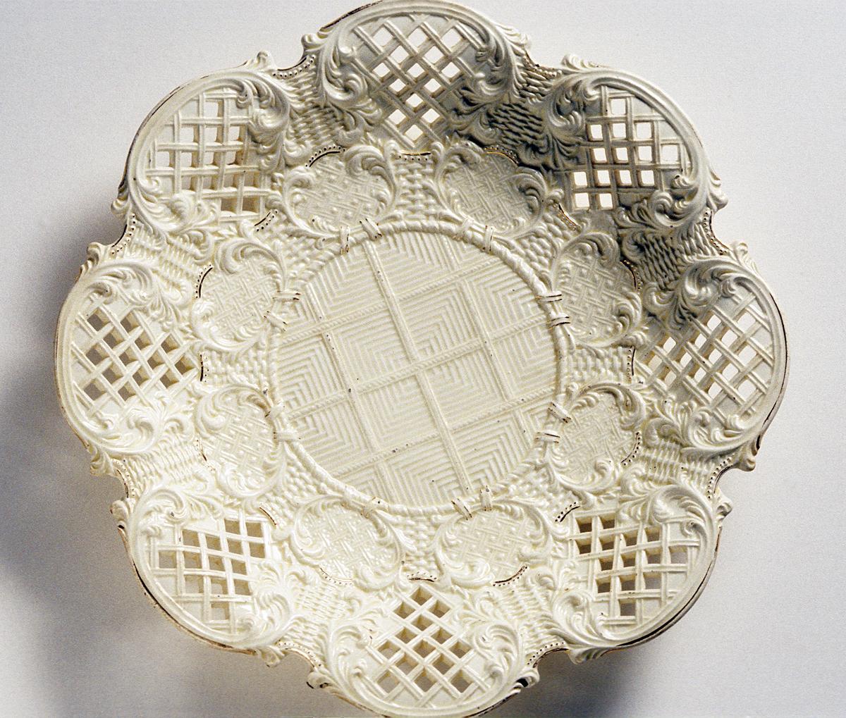 1975.0179.001 Creamware dish