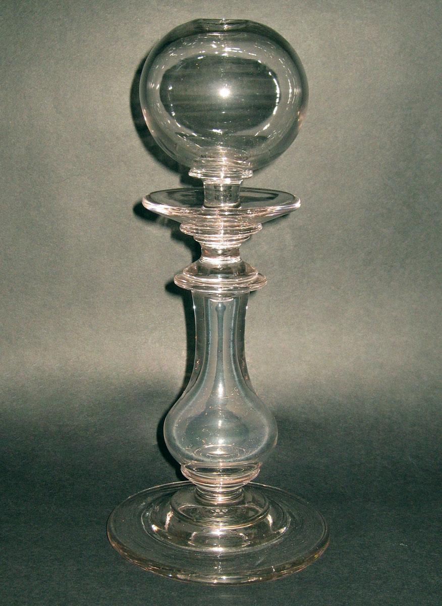 1975.0180 Glass lamp
