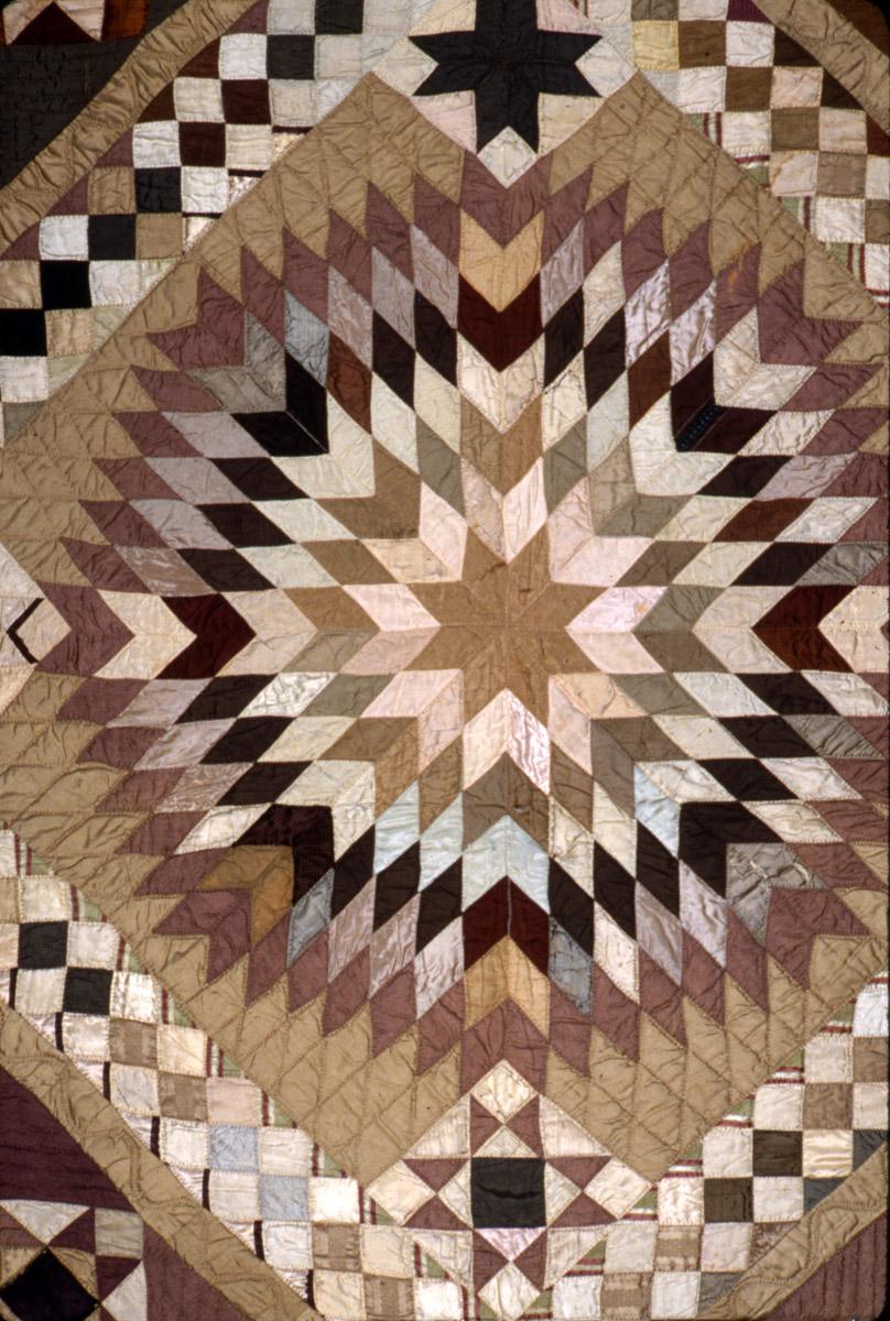 1975.0212 Quilt (detail 3)