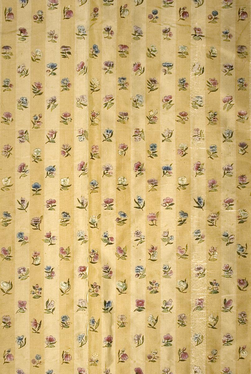 1957.1300 B Window Hanging, Pattern Repeat