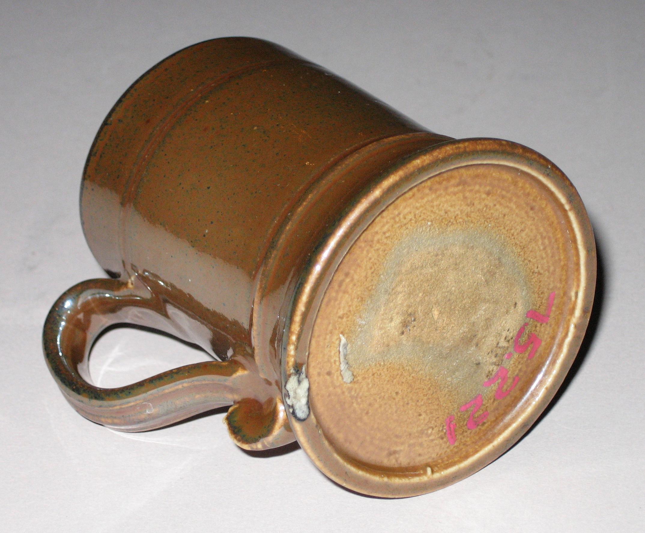 1971.0221 Salt-glazed stoneware mug (bottom)