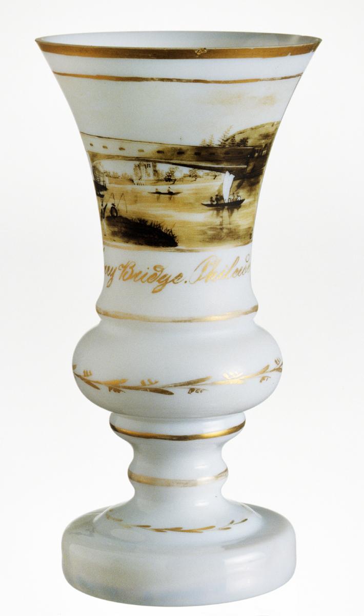 1975.0222 Glass vase
