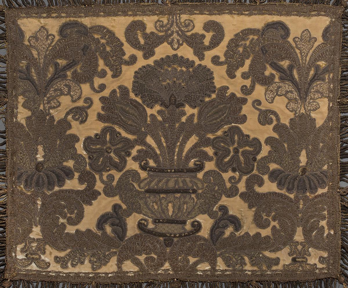 1975.0233 Pillow, Detail