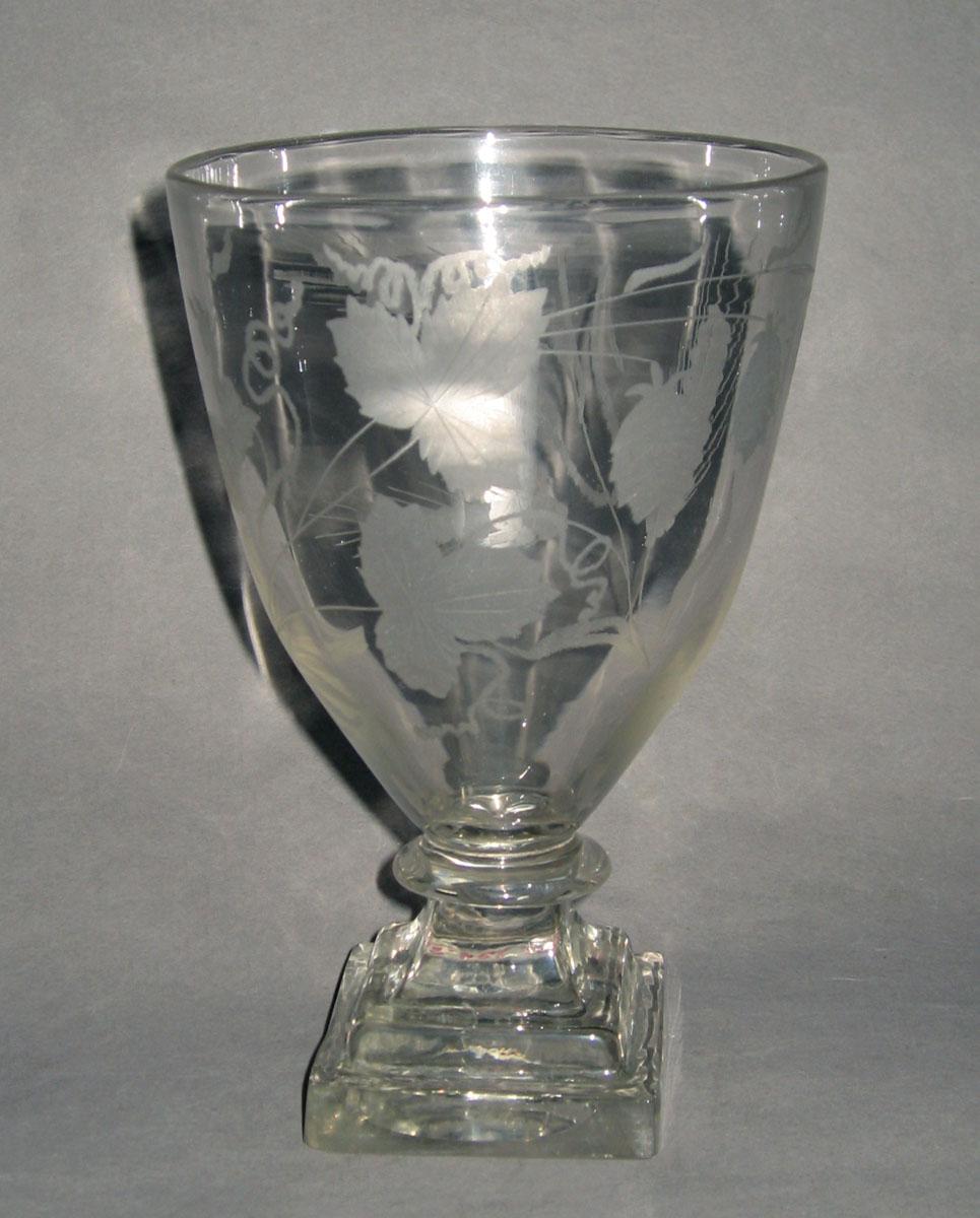 1975.0234.002 Colorless glass rummer