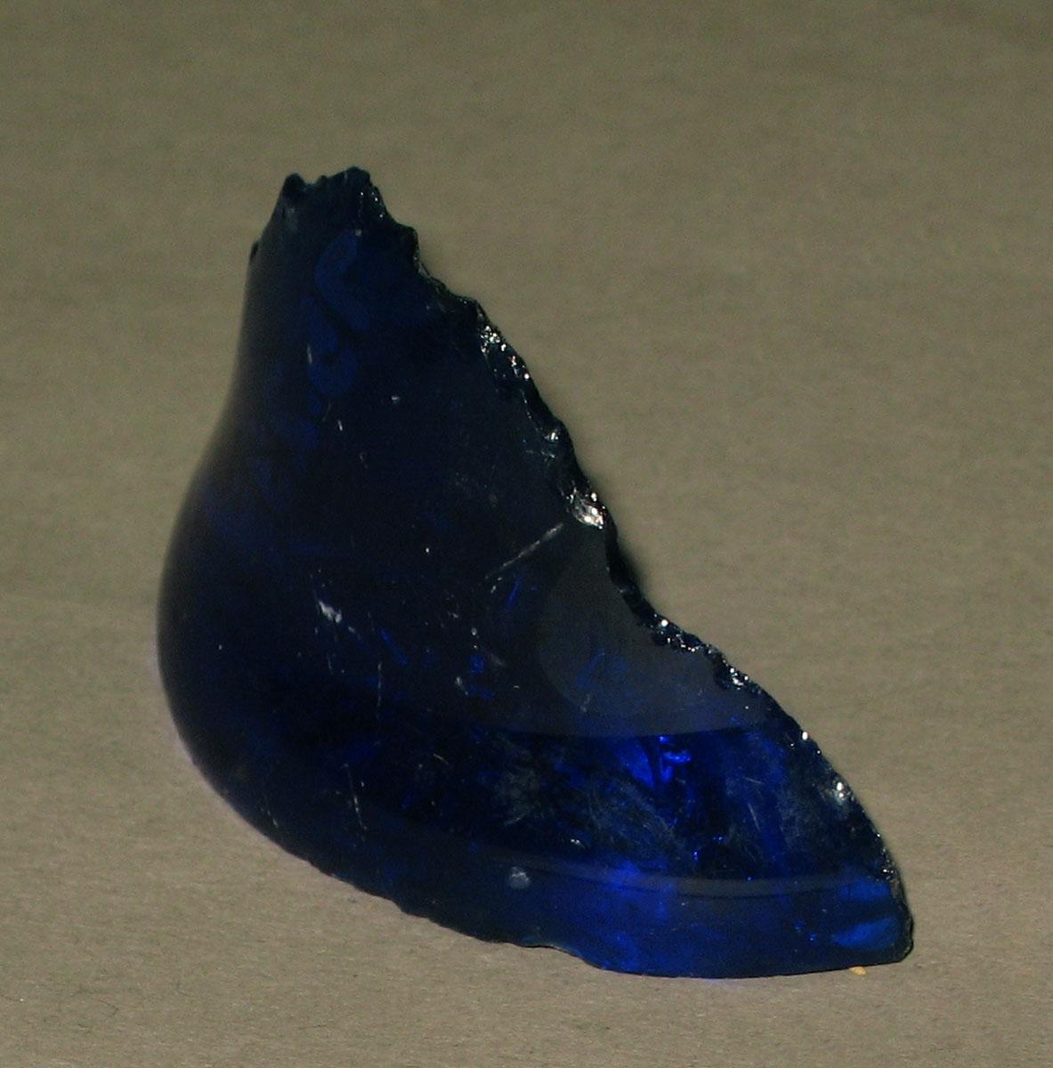 1975.0235.004 Glass fragment