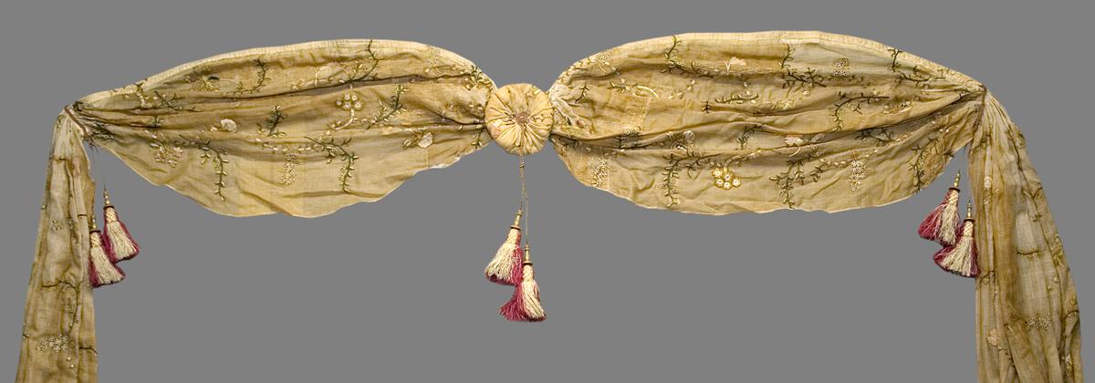 1957.1304 C Window Hanging, Valance, Detail