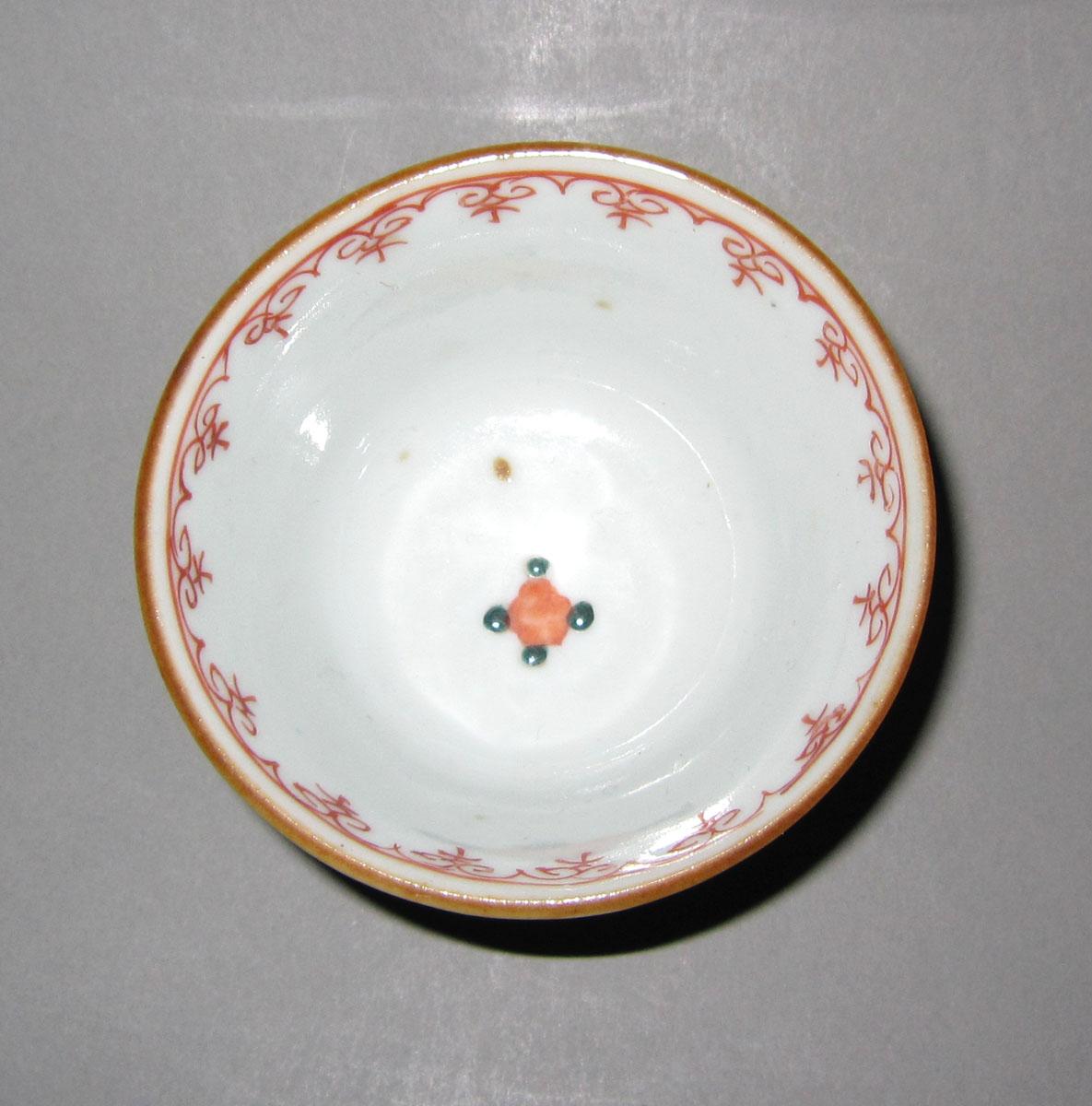 1975.0266 A Porcelain cup top