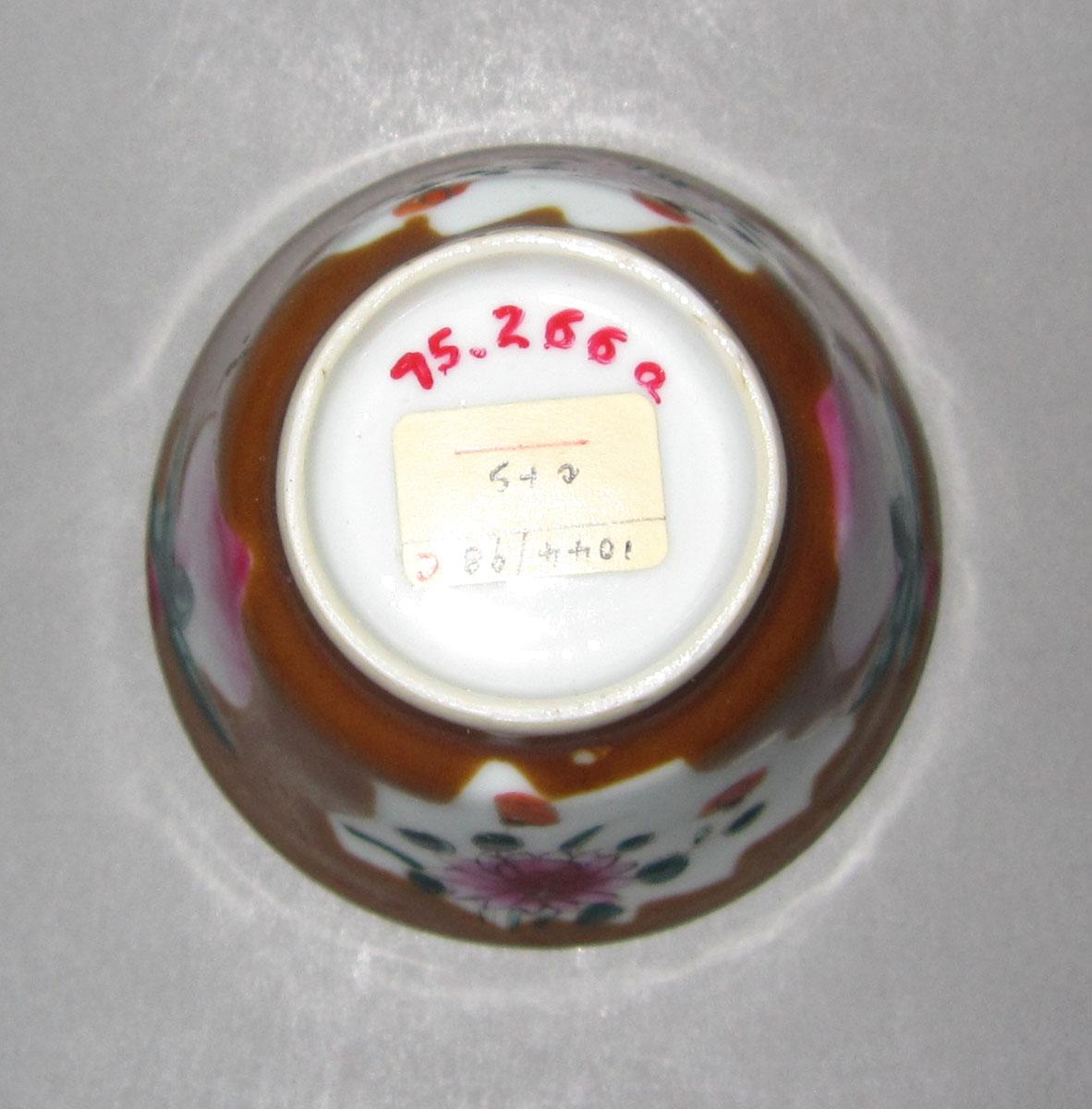 1975.0266 A Porcelain cup underside