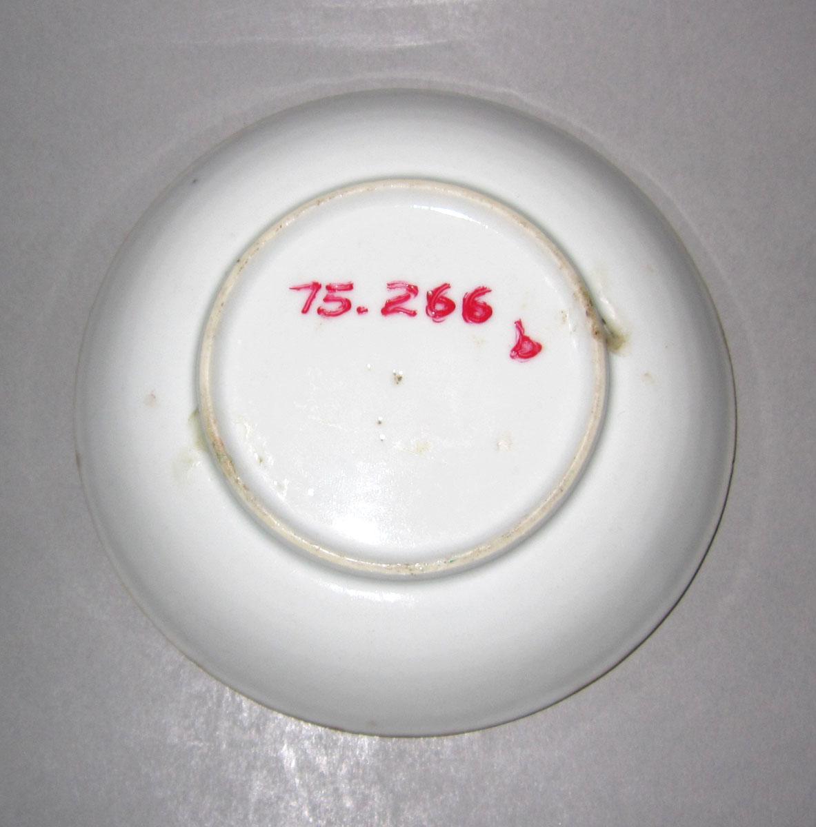 1975.0266 B Porcelain saucer underside