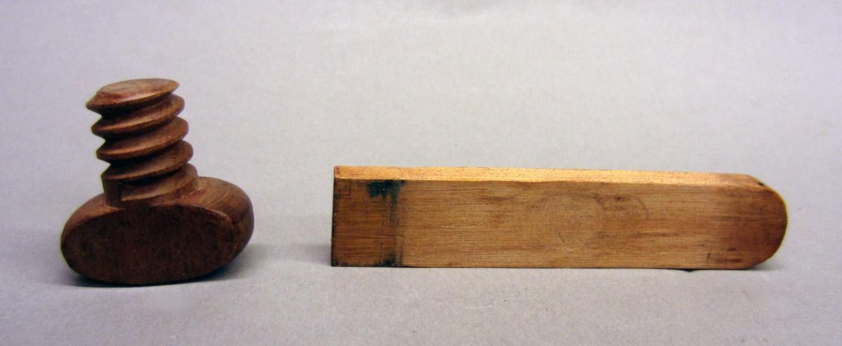 1975.0267.001 Grooving plane, depth stop